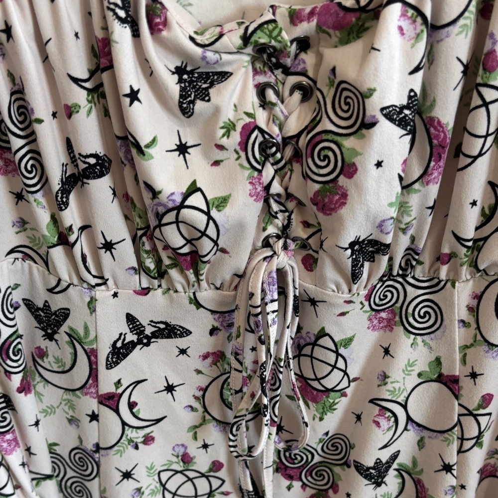 Hot Topic Beige and Black Mini Dress - Picture 5 of 5